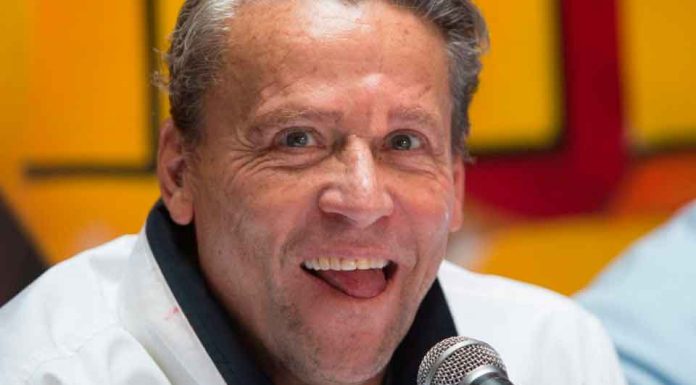 Captan a Alfredo Adame peleando a golpes en la vía pública Captan a Alfredo Adame peleando a golpes en la vía pública