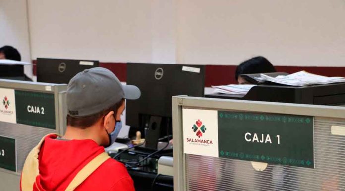 Cientos de salmantinos acuden a pagar su predial en primer día de atención en oficinas Cientos de salmantinos acuden a pagar su predial en primer día de atención en oficinas