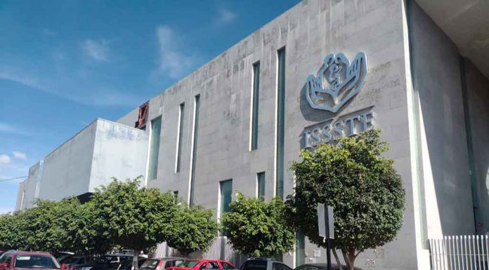 Docentes acuden por incapacidad al ISSSTE, pero no se las dan Docentes acuden por incapacidad al ISSSTE, pero no se las dan