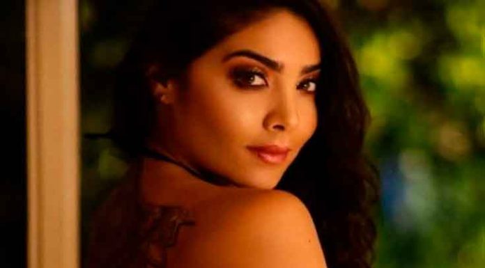Érika Fernández muestra sus encantos al posar en camiseta mojada (Foto) Érika Fernández muestra sus encantos al posar en camiseta mojada (Foto)