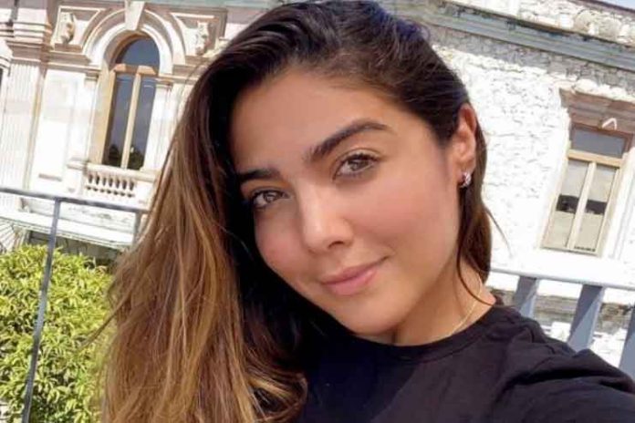 Érika Fernández reta a la censura con candente post en atuendo traslúcido Érika Fernández reta a la censura con candente post en atuendo traslúcido