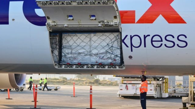 Llegan a México 2.7 millones de vacunas de refuerzo para los maestros Llegan a México 2.7 millones de vacunas de refuerzo para los maestros