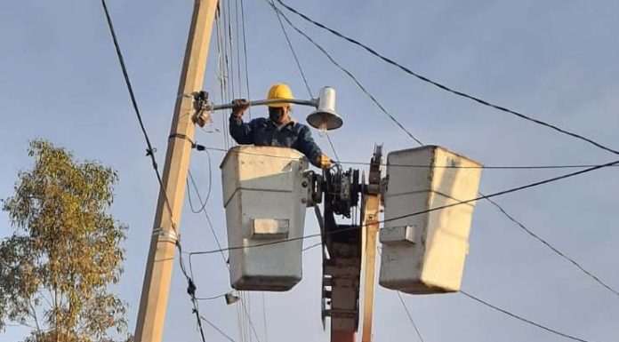 SILAO | Reparan luminarias de la zona rural