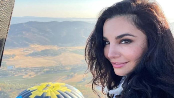 Martha Higareda sus tremendas curvas con ardiente foto en bañador