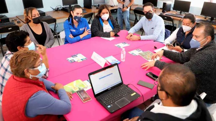 Realizan funcionarios y ciudadanos mesas de trabajo