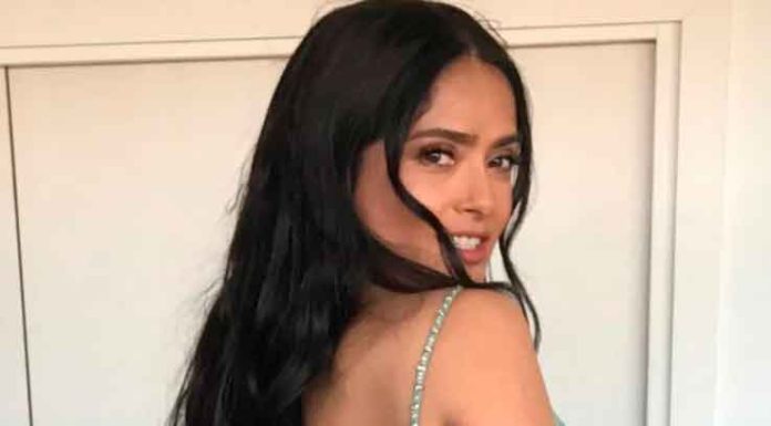 Salma Hayek inicia el año con una atrevida fotografía en bañador atigrado Salma Hayek inicia el año con una atrevida fotografía en bañador atigrado