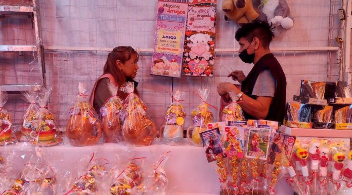 Se preparan leoneses para vivir el día del amor y la amistad