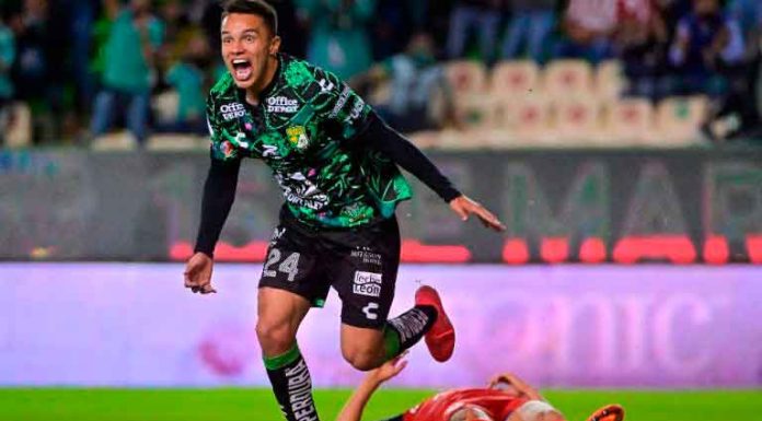 Con gol de último minuto, León se impone a Chivas y gana en casa Con gol de último minuto, León se impone a Chivas y gana en casa