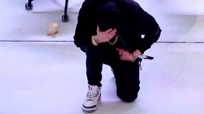 Super Bowl 2022: Esto valen los sneakers que Eminem mostró durante el show de medio tiempo