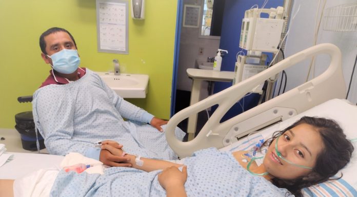 Dan de alta a niña que recibió riñón vivo de su papá en León