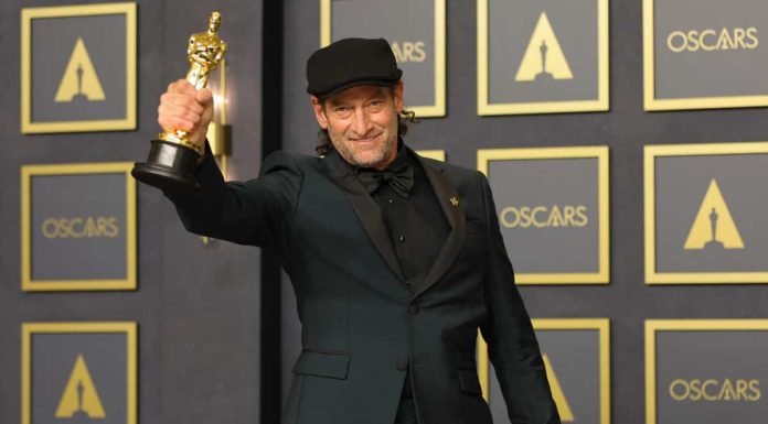 Troy Kostur hace historia; primer actor sordo en ganar un Óscar