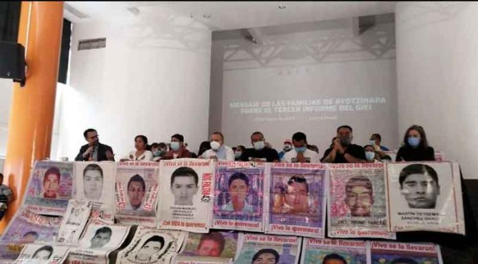 Caso Ayotzinapa: Madres y padres reclaman a AMLO por falta de avances Caso Ayotzinapa: Madres y padres reclaman a AMLO por falta de avances