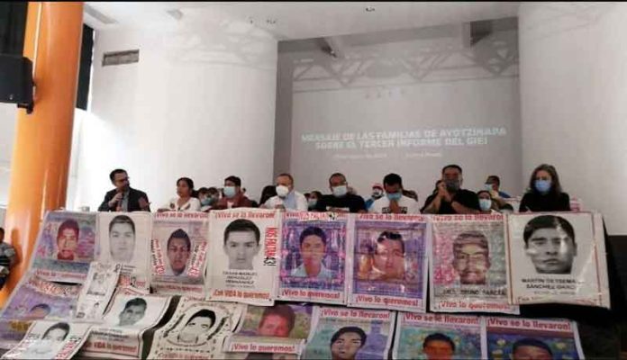 Caso Ayotzinapa: Madres y padres reclaman a AMLO por falta de avances