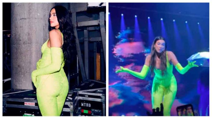 Dua Lipa: Se le cae su micrófono en pleno concierto y fans descubren que hace playback Dua Lipa: Se le cae su micrófono en pleno concierto y fans descubren que hace playback