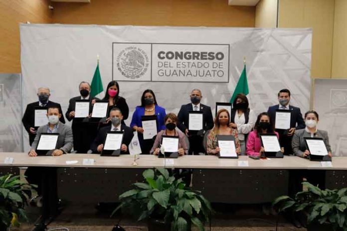 Firman diputados convenio de colavoaración con Derechos Humanos