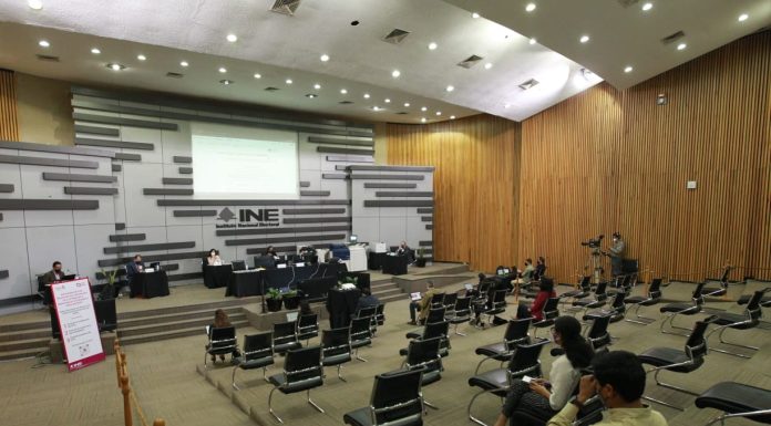 INE recibirá voto de mexicanos en el exterior para revocación de mandato