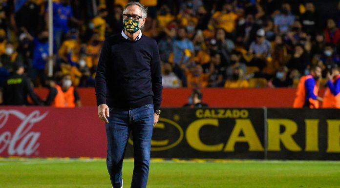 Se va Holan de León; selección chilena y Universidad Católica lo ven de reojo