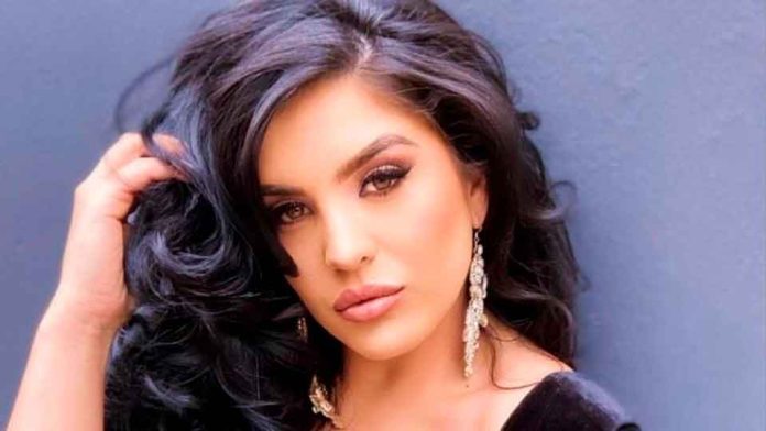 Curvy Zelma enciende la red con coqueto outfit