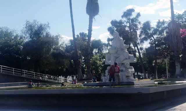 Familias optan por pasar su último din se semana de vacaciones en el parque Hidalgo Familias optan por pasar su último din se semana de vacaciones en el parque Hidalgo