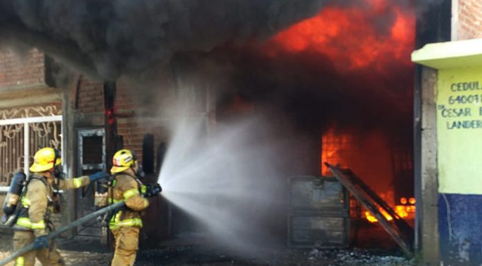 ROMITA | Se incendia bodega clandestina de combustible (VIDEO)