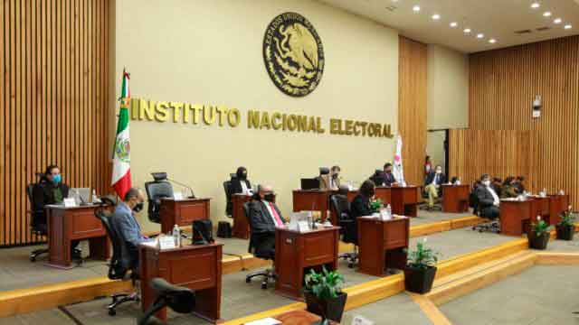 INE desecha la queja de Morena contra Derbez y otros actores por campaña sobre Tren Maya INE desecha la queja de Morena contra Derbez y otros actores por campaña sobre Tren Maya