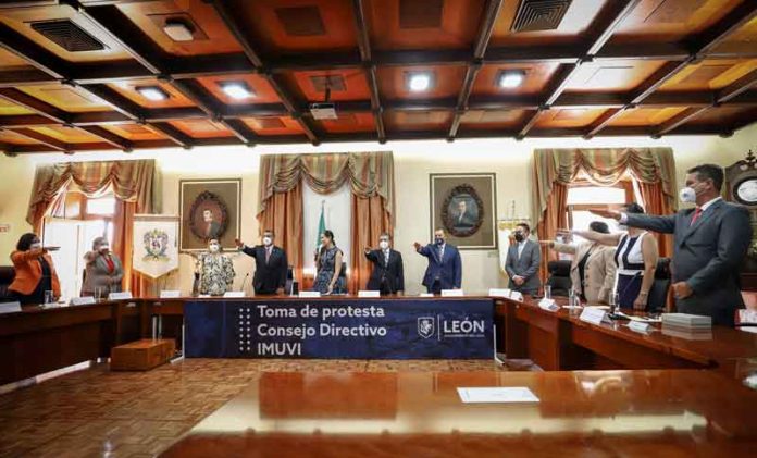 Toman protesta consejo del IMUVI