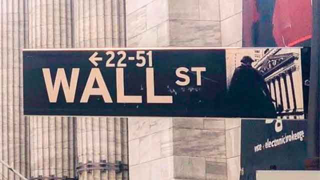 Wall Street cae por preocupaciones sobre la Fed y sanciones a Rusia Wall Street cae por preocupaciones sobre la Fed y sanciones a Rusia