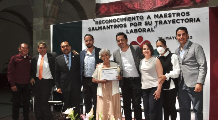 Reconoce César Prieto trayectoria y pasión en la docencia de profesores salmantinos