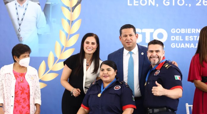 Reconocen a bomberos con el premio Mérito Laboral