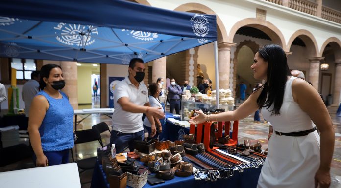 LEÓN | Instalan en casa municipal mercado de emprendedores