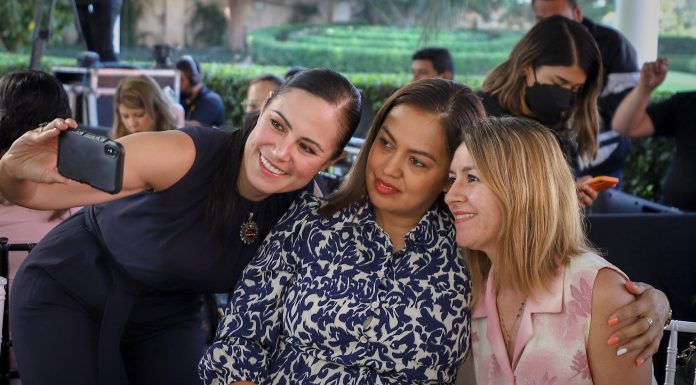 Festeja Ale Gutiérrez a mamás que trabajan para leoneses