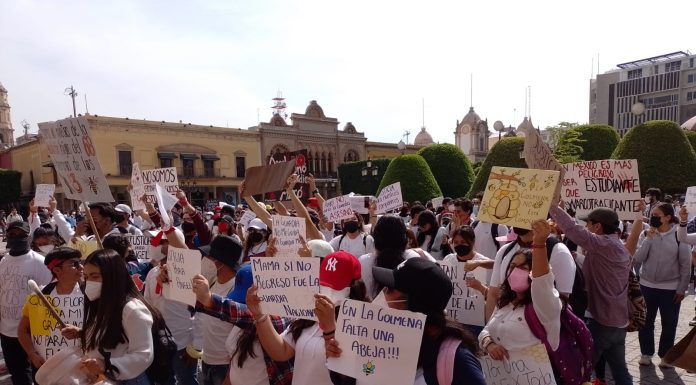 Saldo blanco en manifestación pacífica de estudiantes de la Universidad de Guanajuato