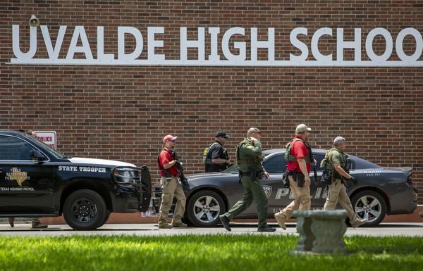 Tiroteo en escuela de Texas deja 14 alumnos muertos y un maestro