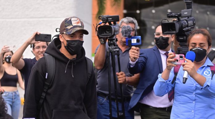 Llega Byron Castillo a reportarse con Club León