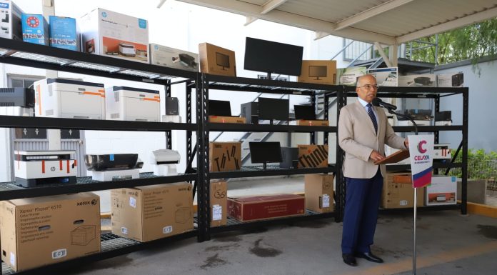Entregan equipo informática a las diferentes áreas de la administración pública en Celaya