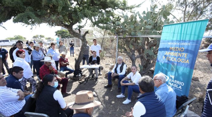 Participa Luis Ernesto Ayala en Mi Barrio Habla junto a alcaldesa de León