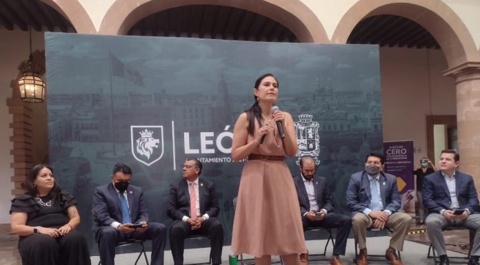 Puede esperar: campaña para concientizar leoneses del uso de celular mientras conducen