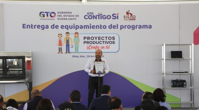Participa Carlos García en entrega de proyectos productivos “Contigo Sí”