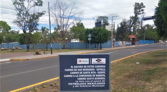 Juntos PEMEX y Gobierno Municipal mejoran caminos y calles de Salamanca