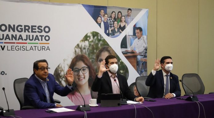 Aprueban dictámenes sobre contratación de financiamientos
