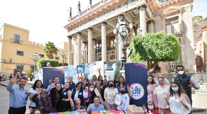 En Guanajuato nadie se queda sin estudiar por falta de útiles