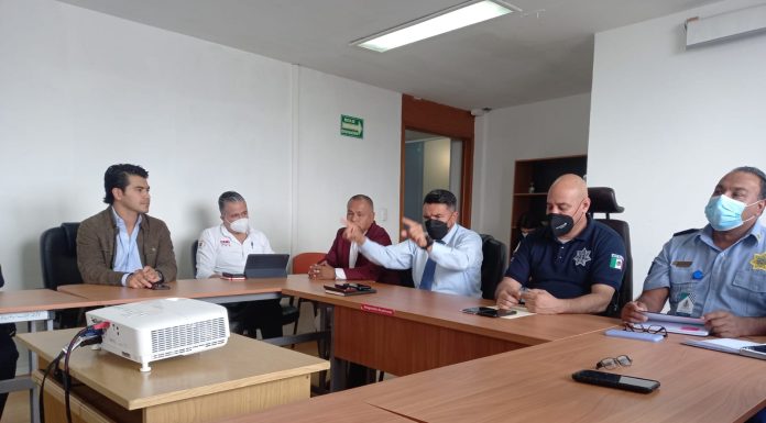 Taxistas de León se reúnen con Mario Bravo; reforzarán proyecto de seguridad