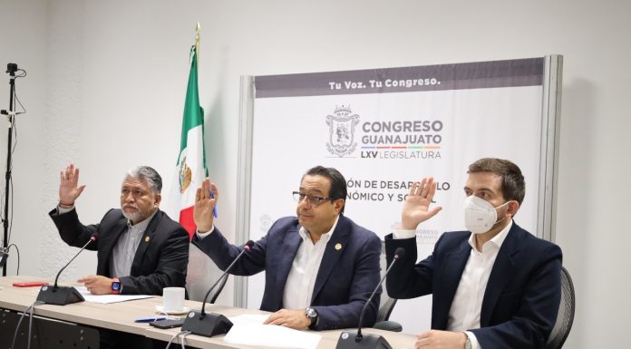 Aprueban dictámenes de puntos de acuerdo en materia de créditos y derechos laborales