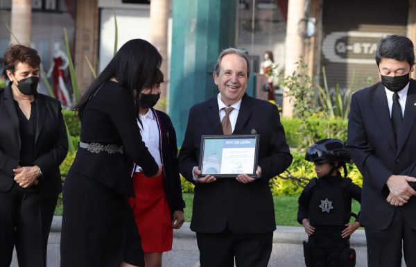 Sergio Campos presta a la ciudad su colección privada de juguetes mexicanos