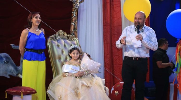 Coronan a la reina infantil de las Fiestas de Silao