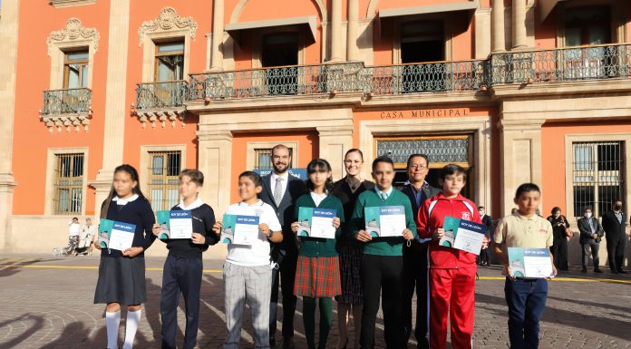 León | Reconocen a mejores estudiantes en Olimpiadas del Conocimiento