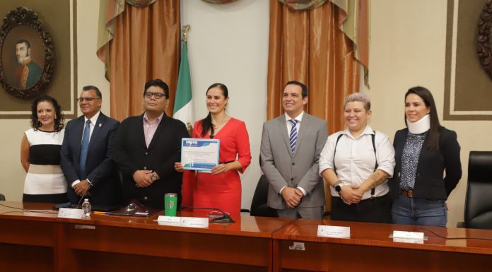 Firma León convenio con Coneval