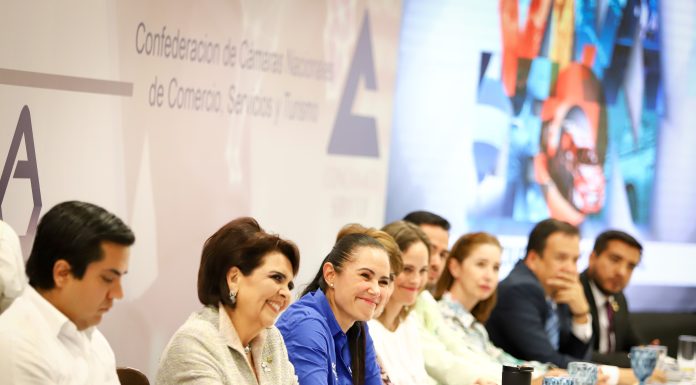 LEÓN | Presenta Ale Gutiérrez campaña VIVA LEÓN a CANACO