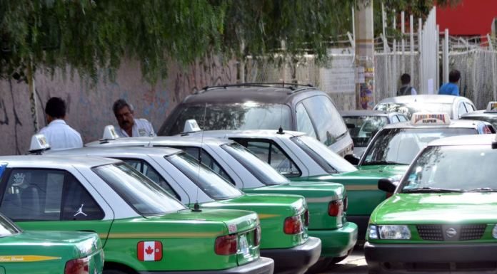 Piden regularizar situación de taxis ilegales