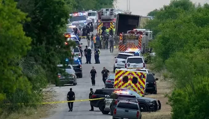 Identifican a 6 de 7 familias de migrantes fallecidos en tráiler